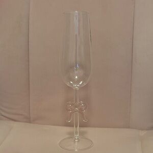 Bow champagne glass